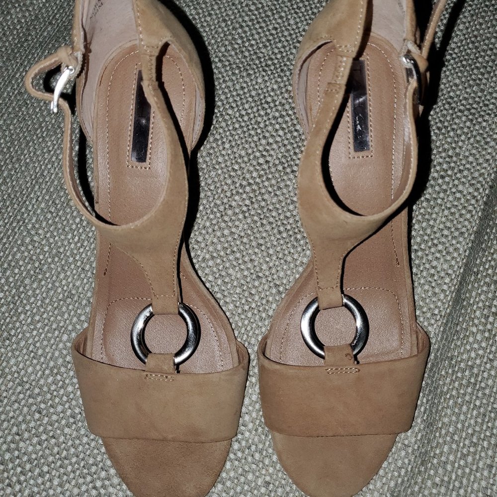 Tahari Nude Strappy Heels Women's Size 9.5